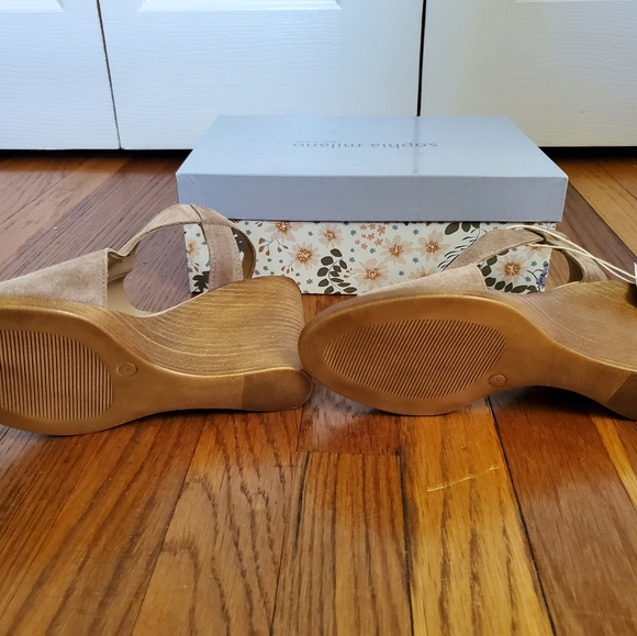 Last 1! NIB Sophia Milano sandal leather wedge NEW - Picture 7 of 10